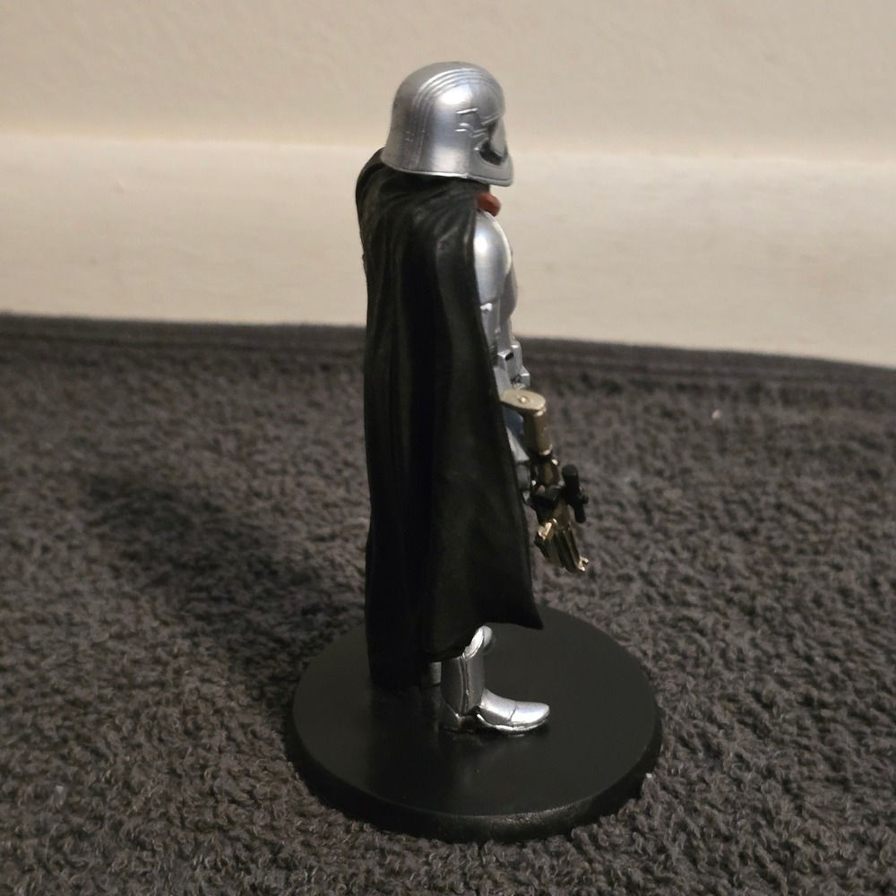 Disney Store Star Wars Captain Phasma Figurine Unisex OS Silver Chrome Cape PVC - Picture 3 of 5